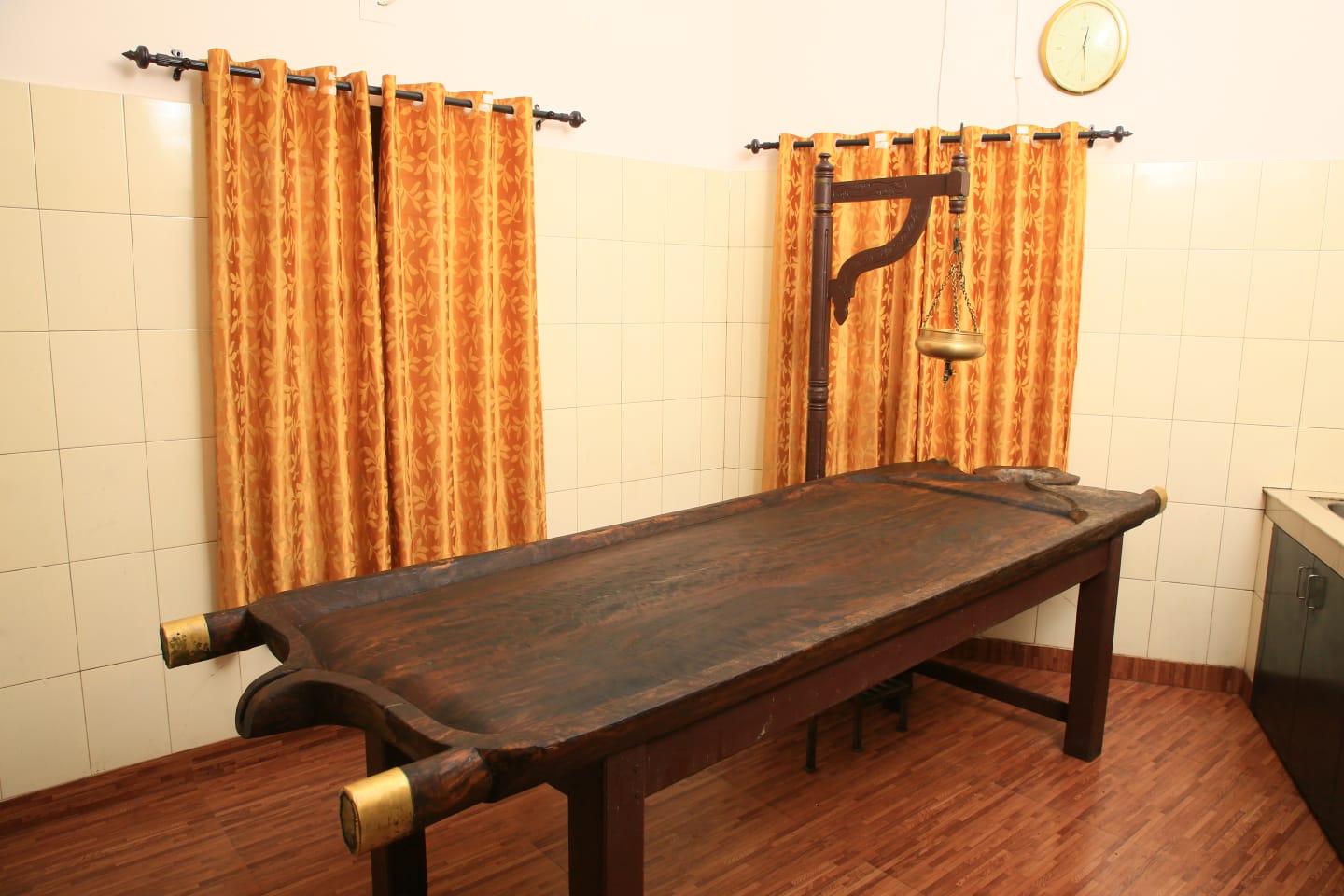 Panchakarma Theatres with traditional wooden Dhara Pathi